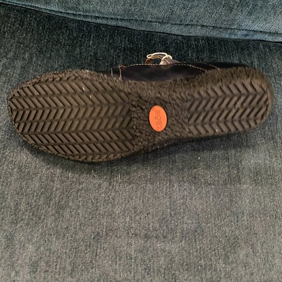 Taos - Banter Navy - Multiple Sizes (NEW W/ BOX) - Picture 3 of 3